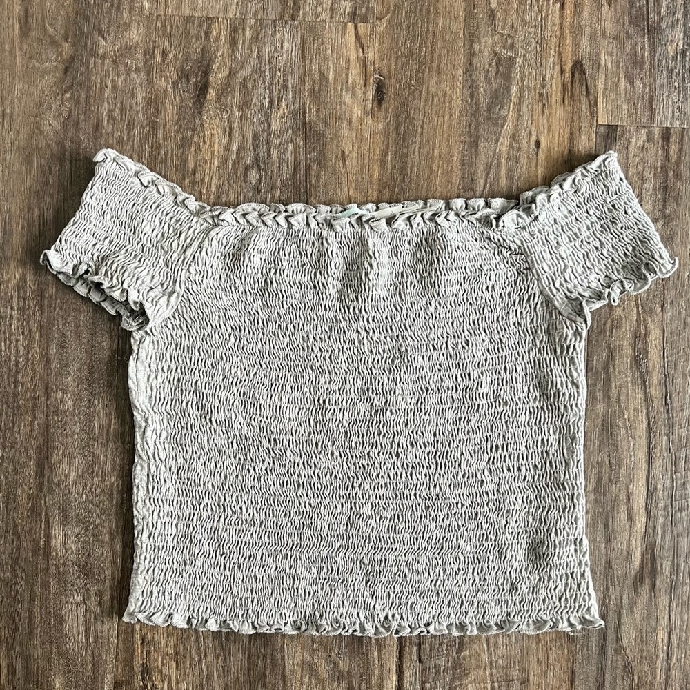 Urban Outfitters Kimchi Blue Large Grey off the Shoulder Smocked Crop Top - Picture 5 of 9